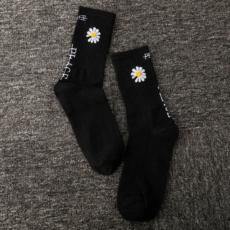 Women Korea Funny Socks Long Socks Black Cool Socks Harajuku Hip Hop Cotton Skateboard Socks Men New Trend Daisy Socks Men