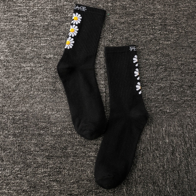 Women Korea Funny Socks Long Socks Black Cool Socks Harajuku Hip Hop Cotton Skateboard Socks Men New Trend Daisy Socks Men