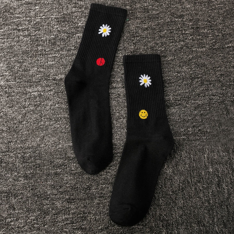 Women Korea Funny Socks Long Socks Black Cool Socks Harajuku Hip Hop Cotton Skateboard Socks Men New Trend Daisy Socks Men