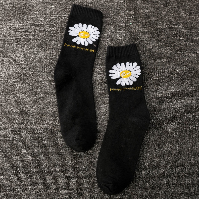 Women Korea Funny Socks Long Socks Black Cool Socks Harajuku Hip Hop Cotton Skateboard Socks Men New Trend Daisy Socks Men