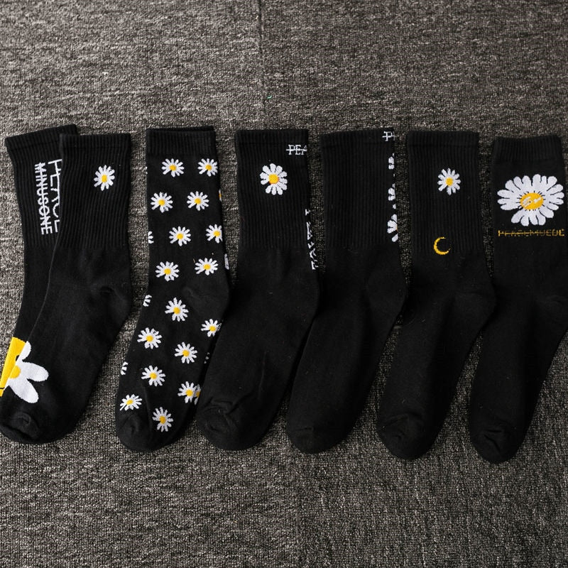 Women Korea Funny Socks Long Socks Black Cool Socks Harajuku Hip Hop Cotton Skateboard Socks Men New Trend Daisy Socks Men
