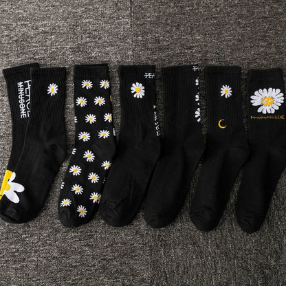 Women Korea Funny Socks Long Socks Black Cool Socks Harajuku Hip Hop Cotton Skateboard Socks Men New Trend Daisy Socks Men