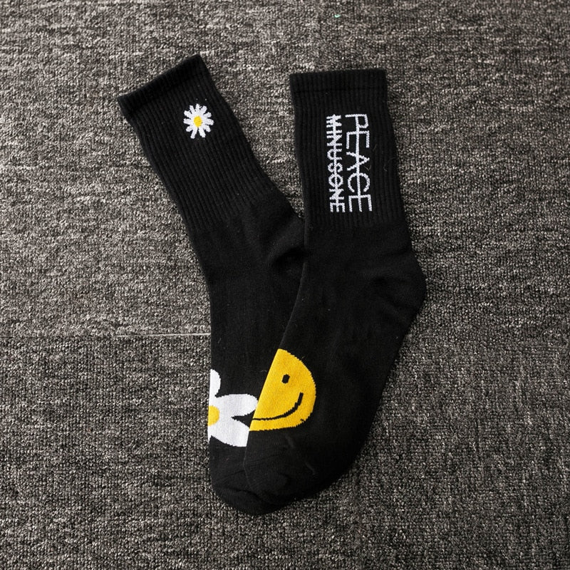 Women Korea Funny Socks Long Socks Black Cool Socks Harajuku Hip Hop Cotton Skateboard Socks Men New Trend Daisy Socks Men