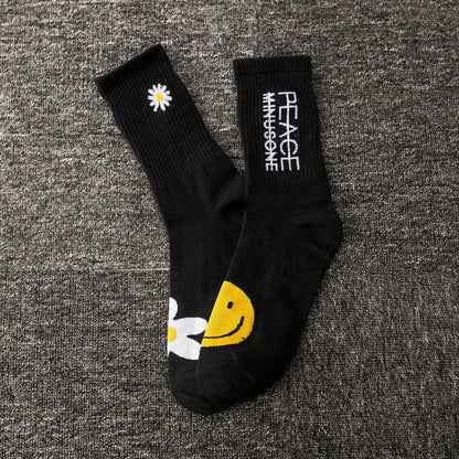 Women Korea Funny Socks Long Socks Black Cool Socks Harajuku Hip Hop Cotton Skateboard Socks Men New Trend Daisy Socks Men