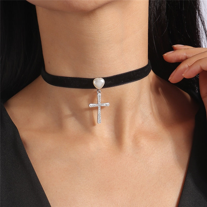 Fashion Black Velvet Chokers Necklaces Punk Style Statement Crystal Love Hearts Necklace For Women Party Jewelry