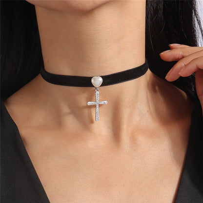 Fashion Black Velvet Chokers Necklaces Punk Style Statement Crystal Love Hearts Necklace For Women Party Jewelry