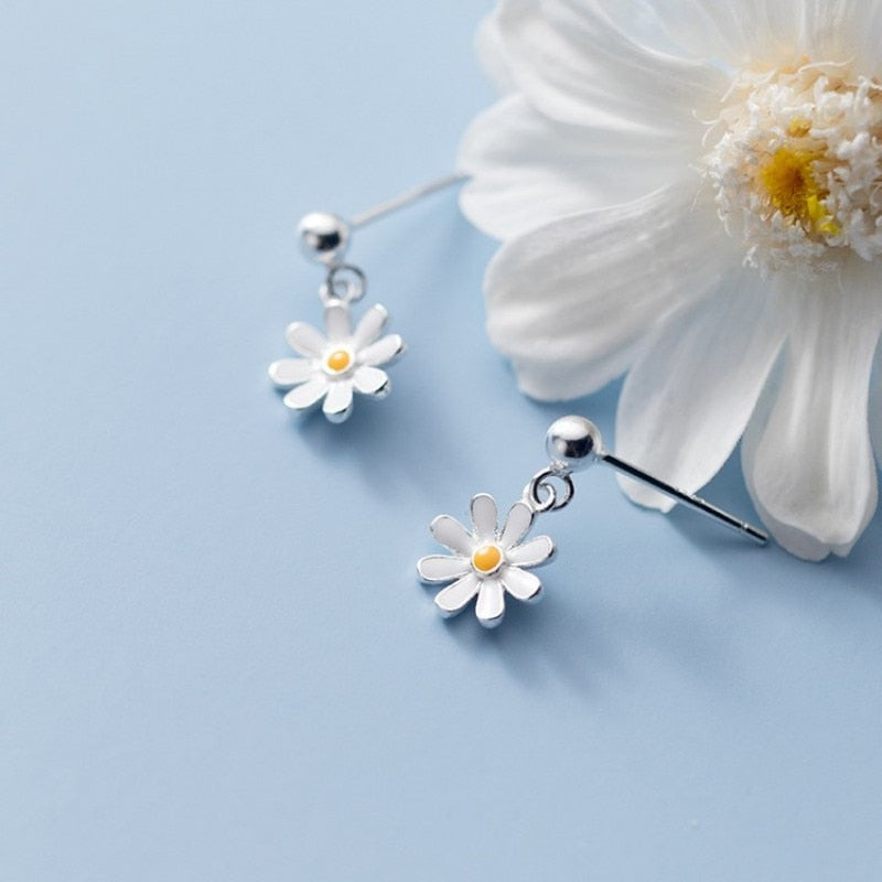 New Cute Daisy Flower Pendant Hoop Earrings For Women Trending Korean Sweet Circle Earrings Girl Wedding Party Jewelry Gift