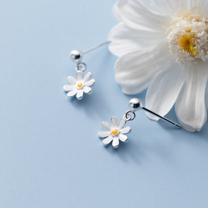 New Cute Daisy Flower Pendant Hoop Earrings For Women Trending Korean Sweet Circle Earrings Girl Wedding Party Jewelry Gift