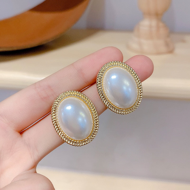 New Pearl Rhinestone Bear Love Earrings Female Exquisite Small Earrings Korea Simple Cute Earrings Female Party Jewelry