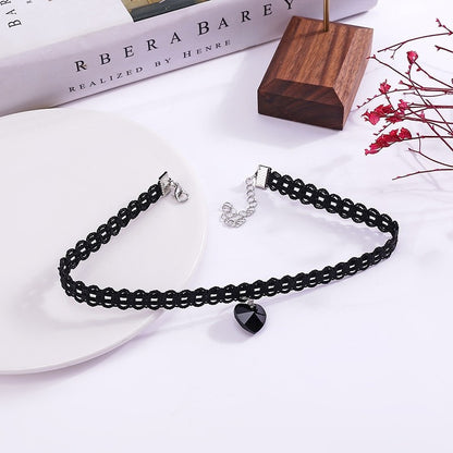 Simple Vintage Velvet Pearl Choker Short Black Clavicle Collar Necklace Gothic Chokers Necklaces for women