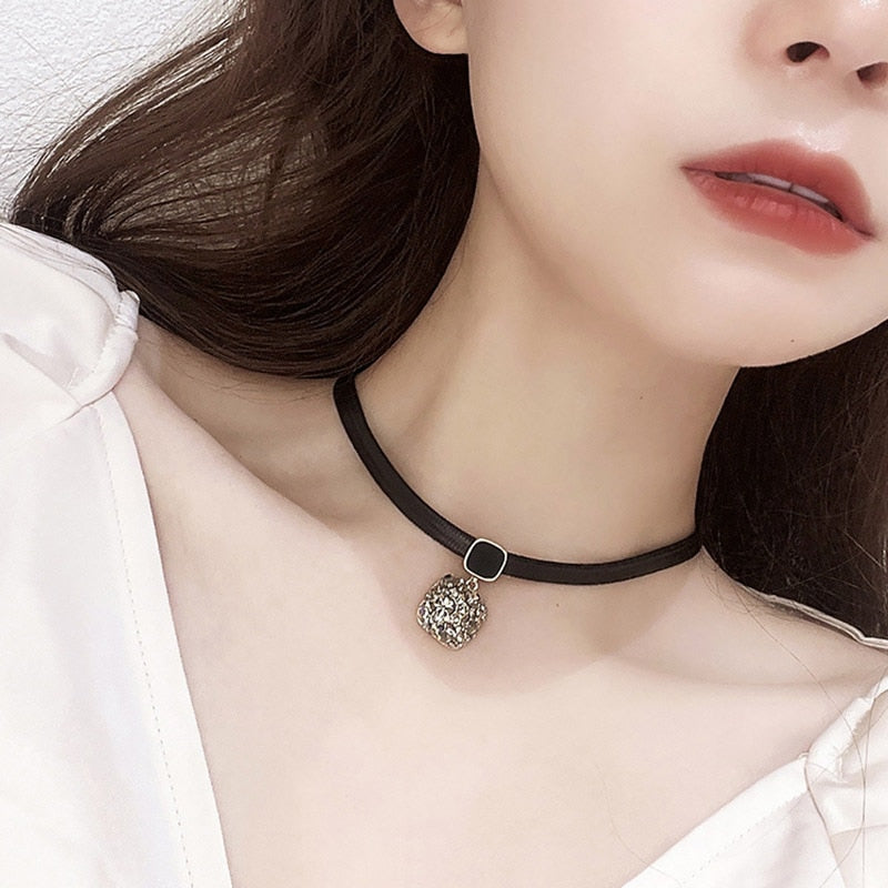 Glitter Zircon Geometric Pendant Choker Black Leather Short Necklace for Women Temperament Aesthetic Jewelry Accessories