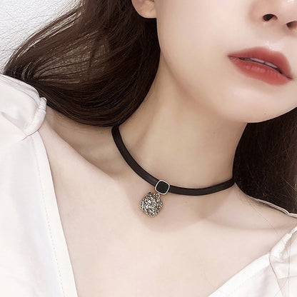 Glitter Zircon Geometric Pendant Choker Black Leather Short Necklace for Women Temperament Aesthetic Jewelry Accessories