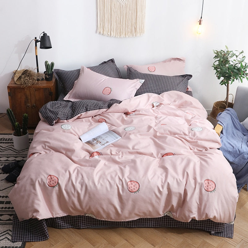 Ins Pink Strawberry Cute Cartoon Fruit Bedding Set Duvet Cover Soft Queen King Size Flat Bed Sheet Quilt Cover Pillowcase Kawaii