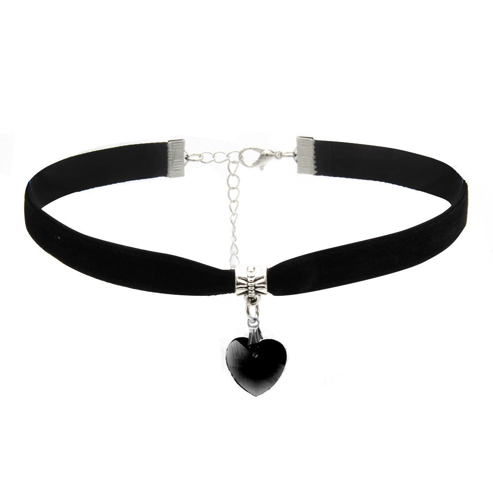 Retro Vintage Gothic Chocker Harajuku Love Heart Chokers Goth Black Velvet Heart Crystal Pendant Choker Necklace