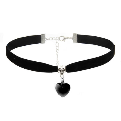 Retro Vintage Gothic Chocker Harajuku Love Heart Chokers Goth Black Velvet Heart Crystal Pendant Choker Necklace