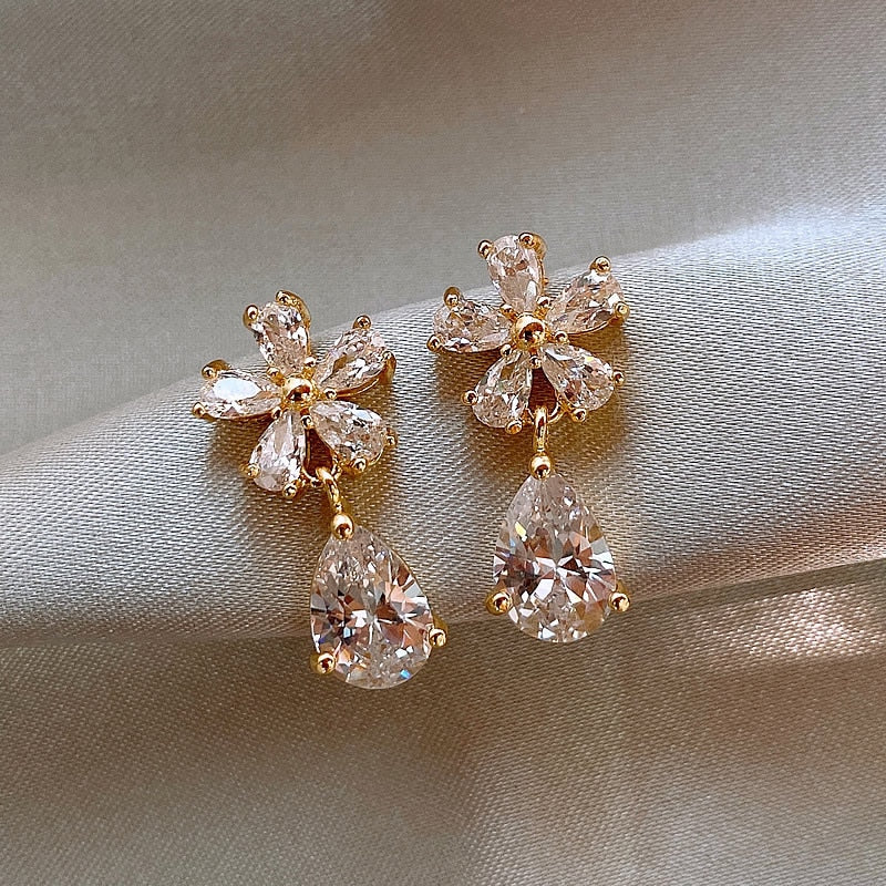 New Cute Daisy Flower Pendant Hoop Earrings For Women Trending Korean Sweet Circle Earrings Girl Wedding Party Jewelry Gift