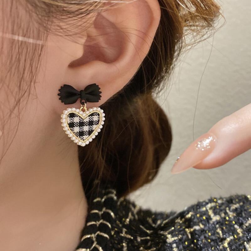 Cute Korean Hanging Love Grid Pearl Heart Earrings For Women Girls Trendy Party Jewelry Fashion New Bowknot Earrings Gifts