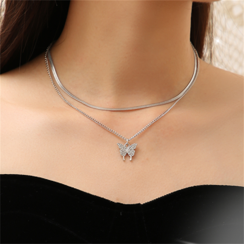 Black Butterfly Pendant Necklace Bead Opal Chain Shiny Women Trendy Temperament Jewelry Choker Necklace Wedding Jewelry
