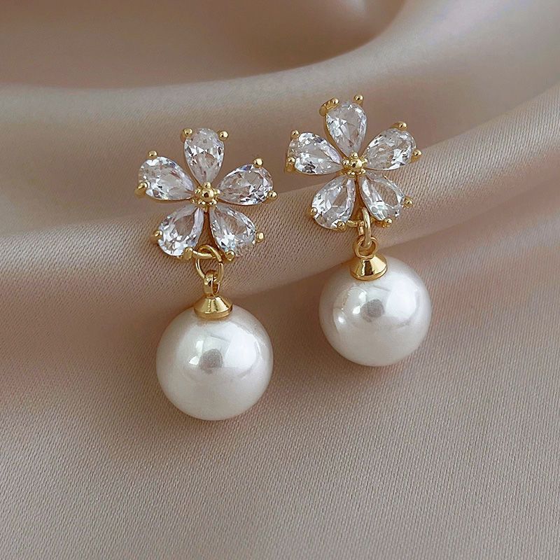 New Cute Daisy Flower Pendant Hoop Earrings For Women Trending Korean Sweet Circle Earrings Girl Wedding Party Jewelry Gift