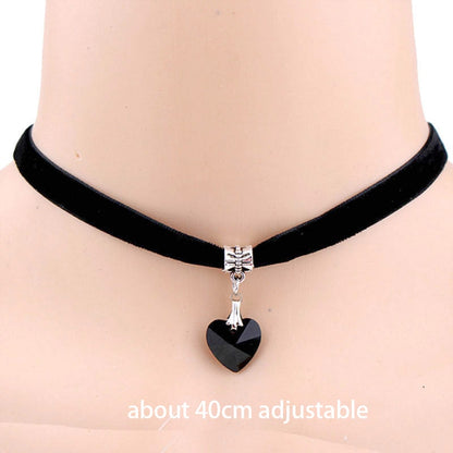 Retro Vintage Gothic Chocker Harajuku Love Heart Chokers Goth Black Velvet Heart Crystal Pendant Choker Necklace