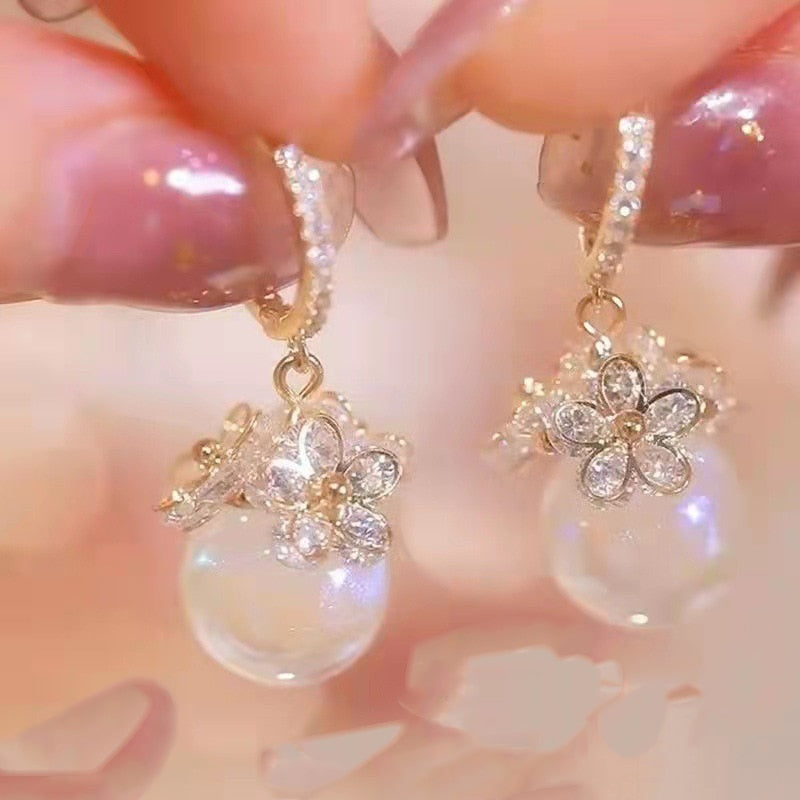 New Cute Daisy Flower Pendant Hoop Earrings For Women Trending Korean Sweet Circle Earrings Girl Wedding Party Jewelry Gift