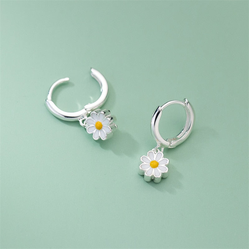 New Cute Daisy Flower Pendant Hoop Earrings For Women Trending Korean Sweet Circle Earrings Girl Wedding Party Jewelry Gift
