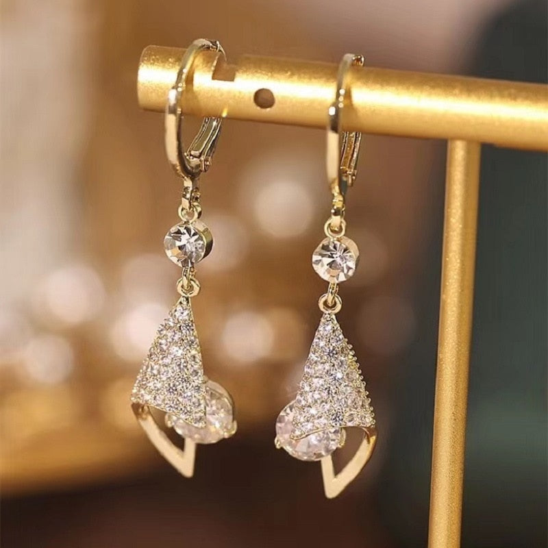 New Three-dimensional Full Rhinestone Golden Earrings Women's Luxury Personality Fashion Earrings Wedding Jewelry Birthday Gifts