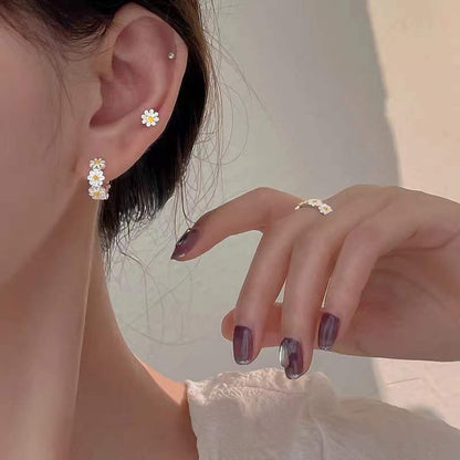 New Cute Daisy Flower Pendant Hoop Earrings For Women Trending Korean Sweet Circle Earrings Girl Wedding Party Jewelry Gift