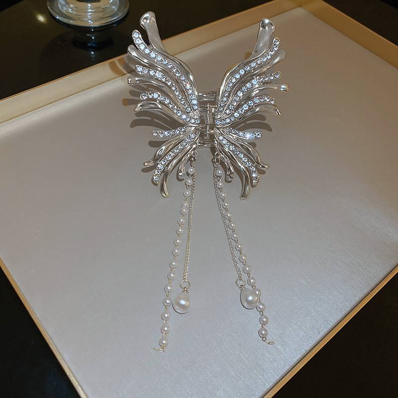 New Female Butterfly Pearl Tassel Hair Claw Rhinestone Clip Korean Simple Shark Ponytail Crab Clip Girls Hair Accessories