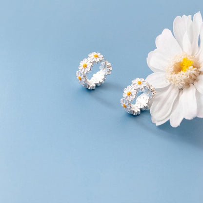 Korean Style Cute Small Daisy Flower Stud Earrings For Women Girls Sweet Statement Asymmetrical Earring Party Jewelry Gifts