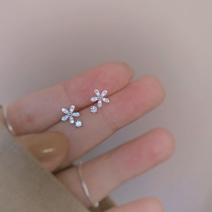 Fashion Astronaut Star Moon Stud Earrings Women Silver Color Zircon Asymmetric Lovely Mini Ear Pierced Studs Party Jewelry Gifts
