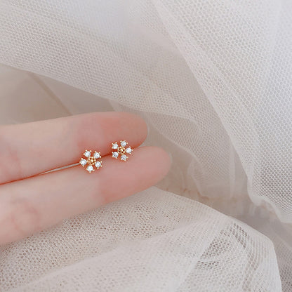 Fashion Astronaut Star Moon Stud Earrings Women Silver Color Zircon Asymmetric Lovely Mini Ear Pierced Studs Party Jewelry Gifts