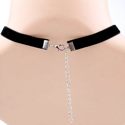 Retro Vintage Gothic Chocker Harajuku Love Heart Chokers Goth Black Velvet Heart Crystal Pendant Choker Necklace