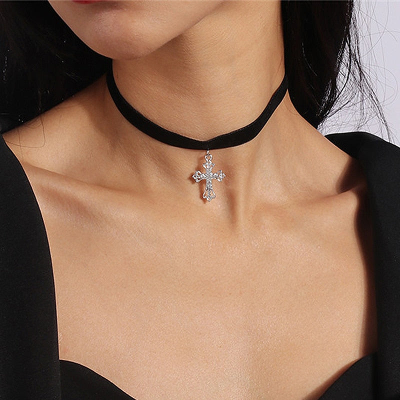 Fashion Black Velvet Chokers Necklaces Punk Style Statement Crystal Love Hearts Necklace For Women Party Jewelry