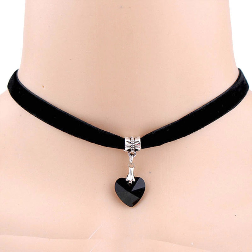 Retro Vintage Gothic Chocker Harajuku Love Heart Chokers Goth Black Velvet Heart Crystal Pendant Choker Necklace