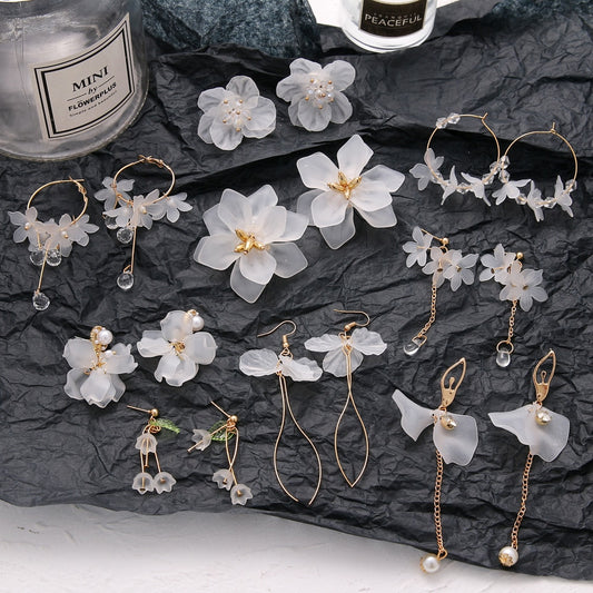 Fashion Trend White Acrylic Flower Drop Earrings Female Acrylic Alloy Tassel Chain Pendant Earrings Korean Wedding Earrings