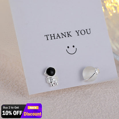 Fashion Astronaut Star Moon Stud Earrings Women Silver Color Zircon Asymmetric Lovely Mini Ear Pierced Studs Party Jewelry Gifts