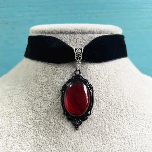 Gothic Vampire Cameo Pendant Choker Velvet Necklace For Women Fashion Pagan Witchcraft Jewelry Girls Gifts Creative Choker